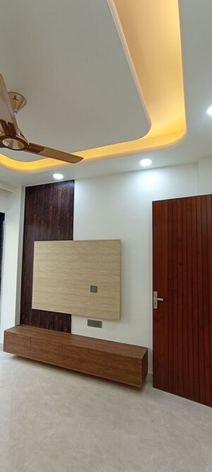 Furnished Amenities in 3 BHK Builder Floor at BPTP District 3, Sector 85 – for Sale