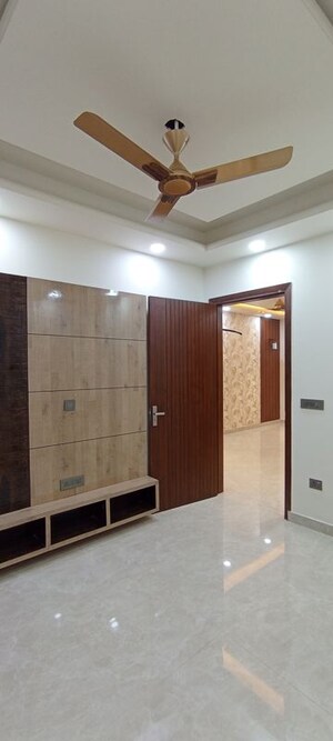 Furnished Amenities in 3 BHK Builder Floor at BPTP District 3, Sector 85 – for Sale