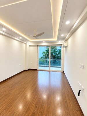 Room in 5 BHK Builder Floor at Sushant Lok I – for Rent