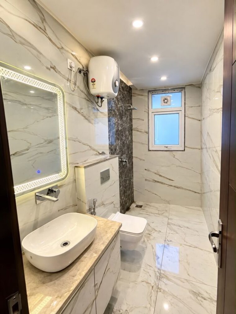 Bathroom, sushant lok i 5 Bedroom 4000 Sq.Ft. Builder Floor In Sushant Lok I Gurgaon 10748711