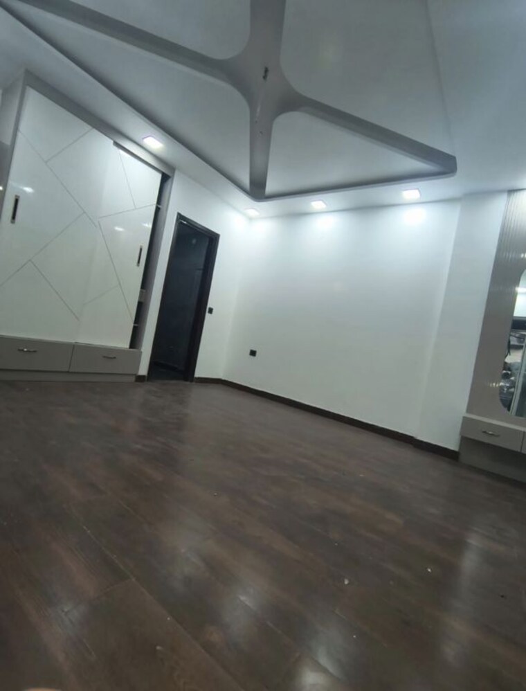 Room, rohini sector 24 4 Bedroom 1400 Sq.Ft. Builder Floor In Rohini Sector 24 Delhi 10748719