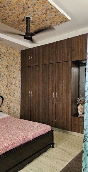 Furnished Amenities in 3 BHK Builder Floor at Rohini Sector 25 – for Sale