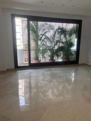 Room in 4 BHK Builder Floor at Panchsheel Park – for Rent
