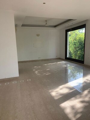 Room in 4 BHK Builder Floor at Panchsheel Park – for Rent