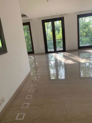 Room in 4 BHK Builder Floor at Panchsheel Park – for Rent