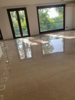 Room in 4 BHK Builder Floor at Panchsheel Park – for Rent