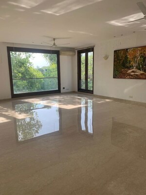 Room in 4 BHK Builder Floor at Panchsheel Park – for Rent