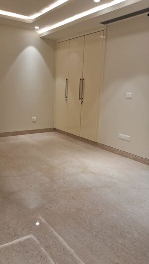Room in 4 BHK Builder Floor at Chirag Enclave – for Rent