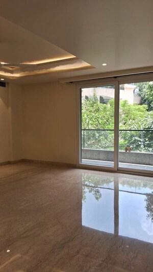 Room in 4 BHK Builder Floor at Chirag Enclave – for Rent