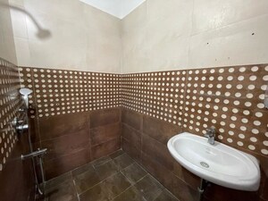 Bathroom in 3 BHK Apartment at Banjara View Apartment, Banjara Hills – for Rent