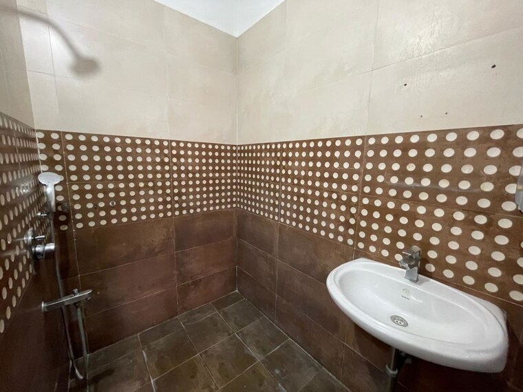 Bathroom, banjara-view-apartment 3 Bedroom 1800 Sq.Ft. Apartment In Banjara Hills Hyderabad 10748781