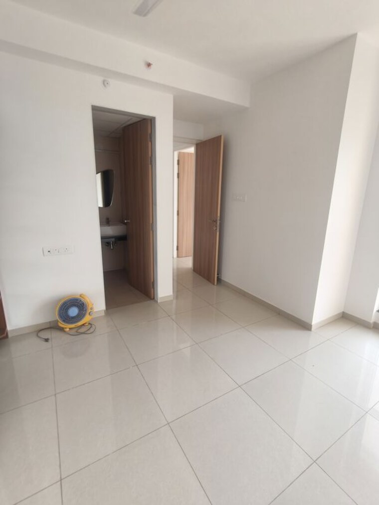 Room, godrej-emerald 2 Bedroom 720 Sq.Ft. Apartment In Ghodbunder Road Thane 10748790