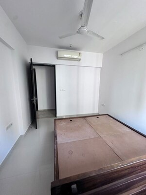 Room in 2 BHK Apartment at Lodha Splendora, Ghodbunder Road – for Rent