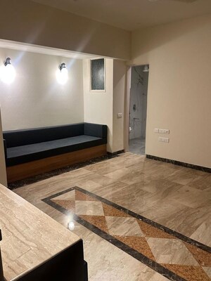 Room in 4 BHK Builder Floor at Panchsheel Park – for Rent