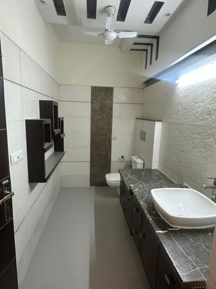 Bathroom, panchsheel park 4 Bedroom 2700 Sq.Ft. Builder Floor In Panchsheel Park Delhi 10748870