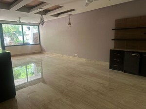 Room in 4 BHK Builder Floor at Panchsheel Park – for Rent