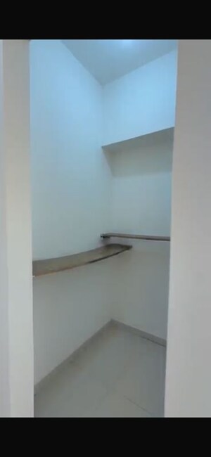 Room in 2 BHK Apartment at Lodha Amara, Kolshet Road – for Rent