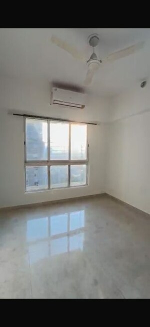 Room in 2 BHK Apartment at Lodha Amara, Kolshet Road – for Rent