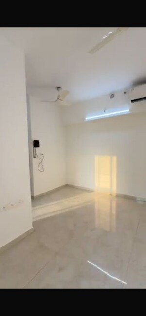 Room in 2 BHK Apartment at Lodha Amara, Kolshet Road – for Rent
