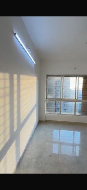 Room in 2 BHK Apartment at Lodha Amara, Kolshet Road – for Rent