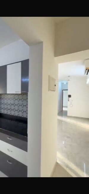 Room in 2 BHK Apartment at Lodha Amara, Kolshet Road – for Rent
