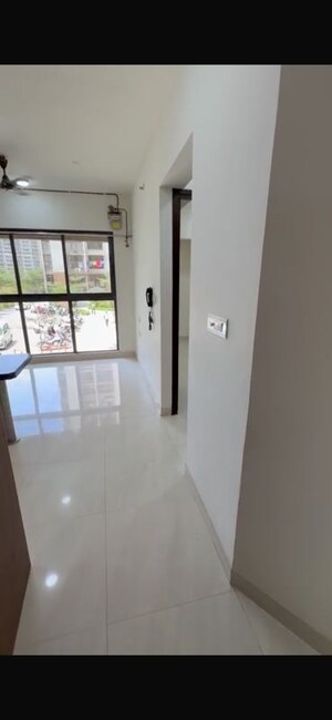 Room in 2 BHK Apartment at Lodha Amara, Kolshet Road – for Rent