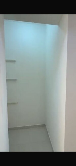 Room in 2 BHK Apartment at Lodha Amara, Kolshet Road – for Rent