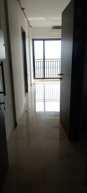 Hall in 2 BHK Apartment at Santacruz West – for Rent