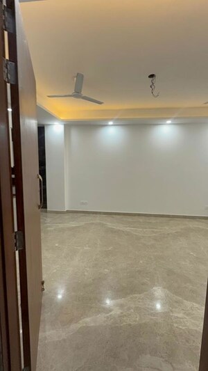Room in 3 BHK Builder Floor at Chittaranjan Park – for Rent