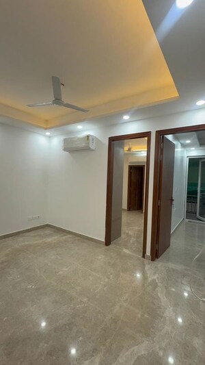 Room in 3 BHK Builder Floor at Chittaranjan Park – for Rent