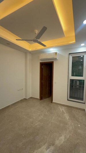 Room in 3 BHK Builder Floor at Chittaranjan Park – for Rent