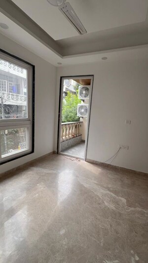 Room in 3 BHK Builder Floor at Chittaranjan Park – for Rent