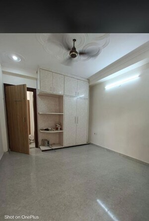 Room in 3 BHK Builder Floor at Sector 46 – for Rent
