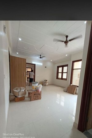 Room in 3 BHK Builder Floor at Sector 46 – for Rent