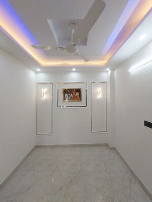 Room in 2 BHK Apartment at Cosmos Express 99, Sector 99 – for Rent