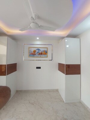 Room in 2 BHK Apartment at Cosmos Express 99, Sector 99 – for Rent