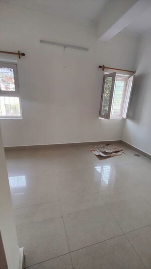 Room in 3 BHK Apartment at RWA Apartments Sector 51, Sector 51 – for Rent