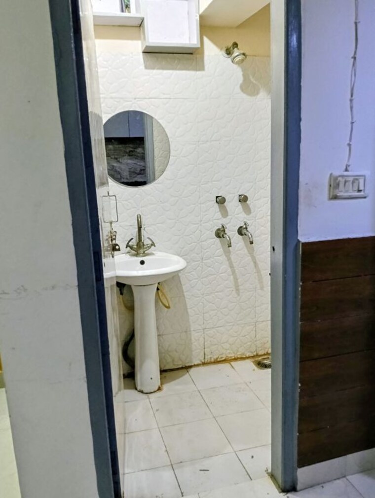 Bathroom, sector 16b dwarka 1 RK 250 Sq.Ft. Apartment In Sector 16b Dwarka Delhi 10749031