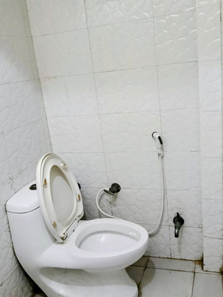 Bathroom, sector 16b dwarka 1 RK 250 Sq.Ft. Apartment In Sector 16b Dwarka Delhi 10749031