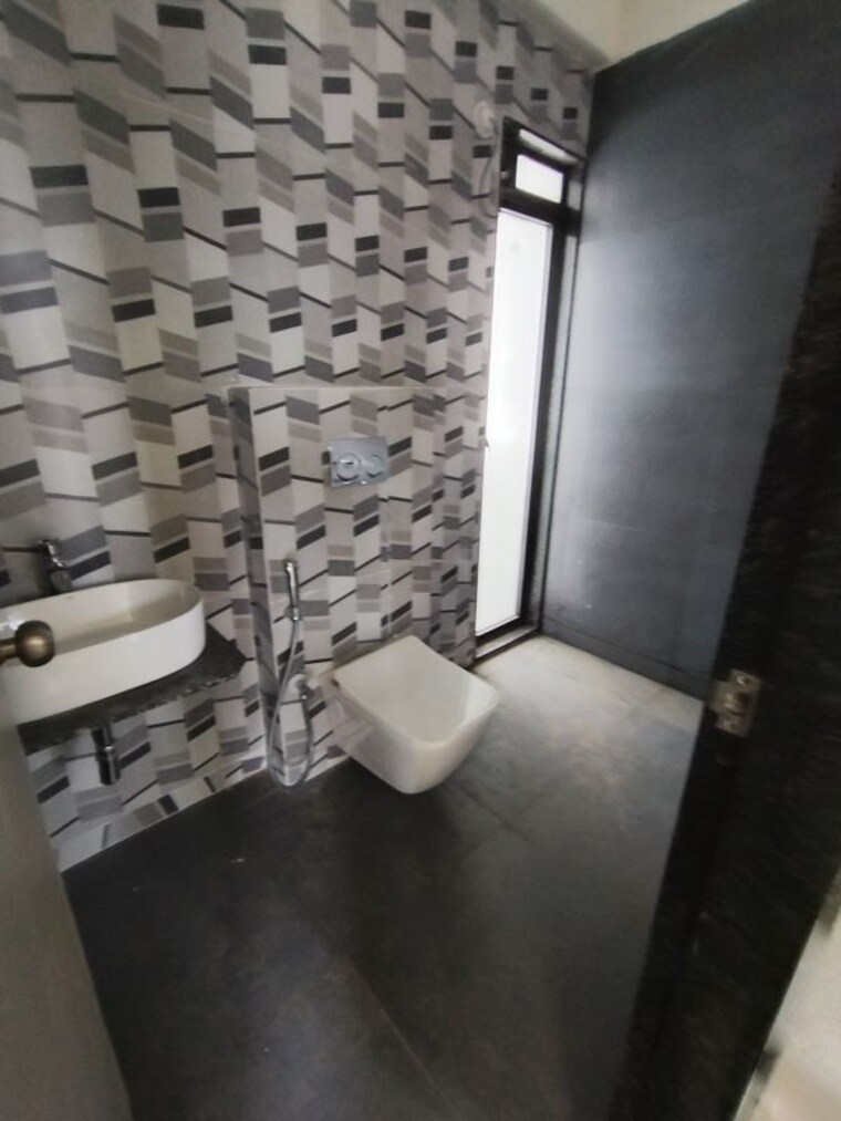 Bathroom, dhamji-shamji-mahavir-spring-tulip-phase-1 2 Bedroom 630 Sq.Ft. Apartment In Pokhran Road No Two Thane 10749035
