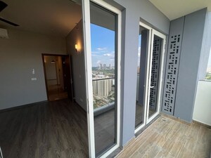 Room in 2 BHK Apartment at Emaar Digi Homes, Sector 62 – for Sale