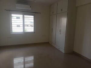 Room in 3 BHK Apartment at Trendset Winz, Nanakramguda – for Rent