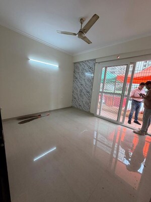 Bedroom in 4 BHK Apartment at Crystal Apartments Noida, Sector 73 – for Rent