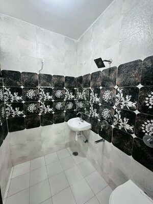 Team Area in 2 BHK Apartment at Sector 20 – for Rent