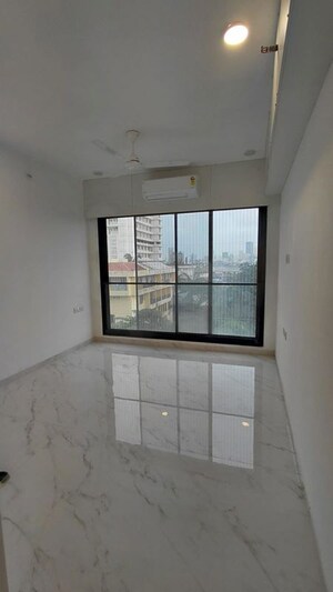 Room in 3 BHK Apartment at DLH Signature, Bandra West – for Rent