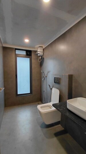 Room in 3 BHK Apartment at DLH Signature, Bandra West – for Rent