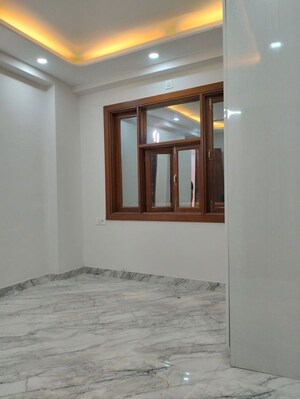 Room in 3 BHK Builder Floor at Malviya Nagar – for Rent