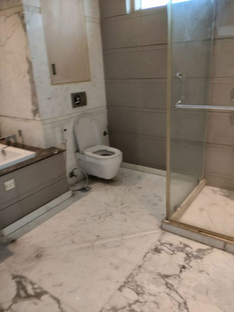 Bathroom, salcon-the-verandas 5 Bedroom 5330 Sq.Ft. Apartment In Sector 54 Gurgaon 10749051