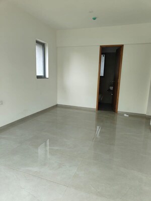 Room in 4 BHK Apartment at Kalpataru Jade Residences, Baner – for Rent