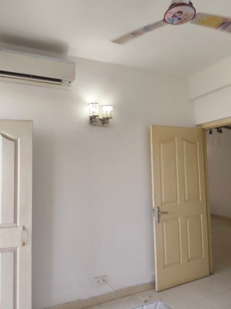 Room, tulip-white 3 Bedroom 1335 Sq.Ft. Apartment In Sector 69 Gurgaon 10749146